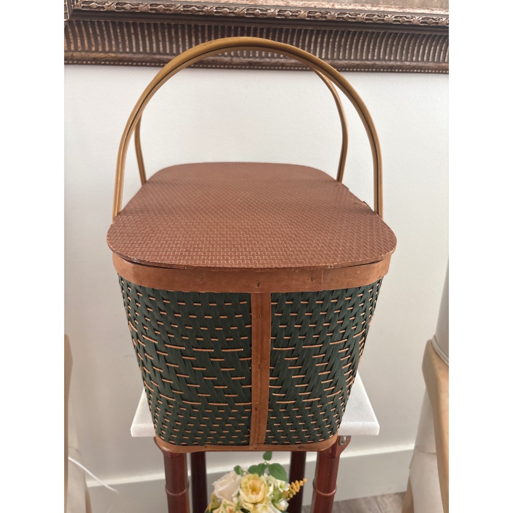 Vintage 1970's Hawkeye Burlington Woven Wicker Picnic Basket Wood Trim - Picture 3 of 11